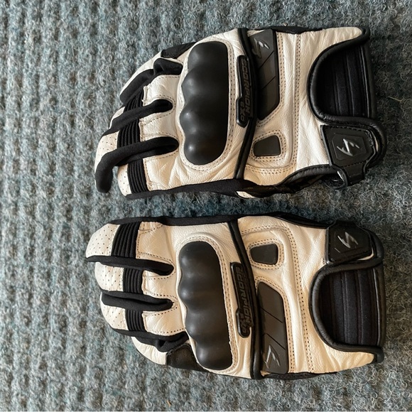 Scorpion Klaw 11 gloves - Picture 2 of 3